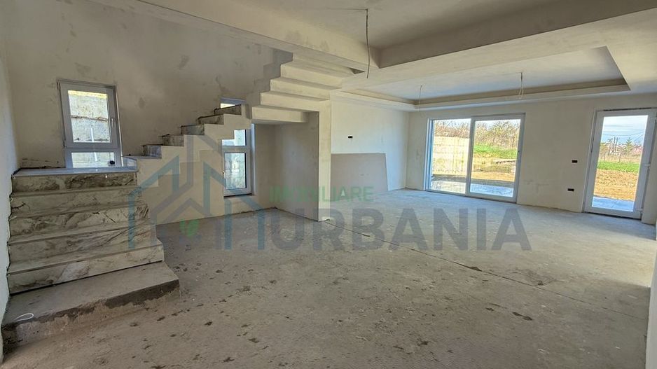 Vilă nouă în Barnova, 216 mp utili, 4 dormitoare, 4 băi, garaj, teren 700 mp - Poză 2