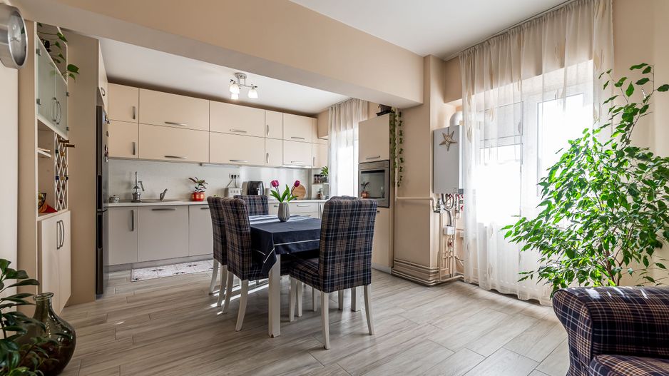 Apartament decomandat 4 camere - str. Condurasilor - COMISION 0 - Poză 4