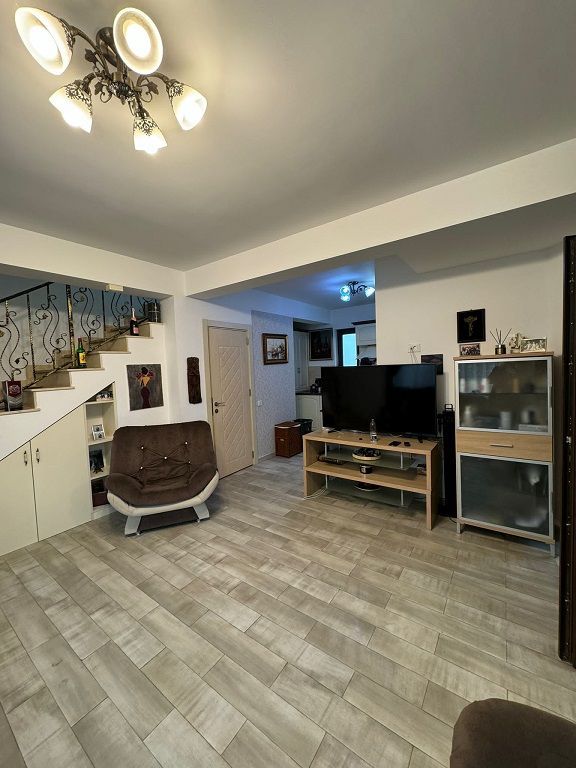 Inchiriere vila individuala P+1+Pod | 4 camere | Teren 300 mp | Tunari - Poză 8