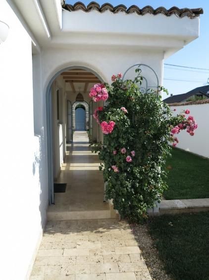 CASĂ DE VACANȚĂ ÎN STIL MEDITERANEAN – ÎNTRE 2 MAI ȘI VAMA VECHE - Poză 4