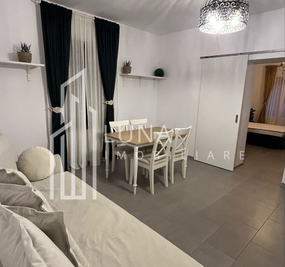 Piața Sfatului – apartament elegant, complet renovat și utilat - Poză 4