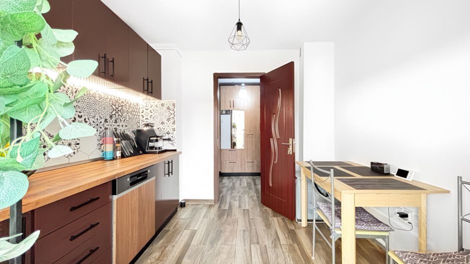 De vanzare | Decomandat 2 camere | Et 3 | Finisaje moderne | Soarelui - Poză 8