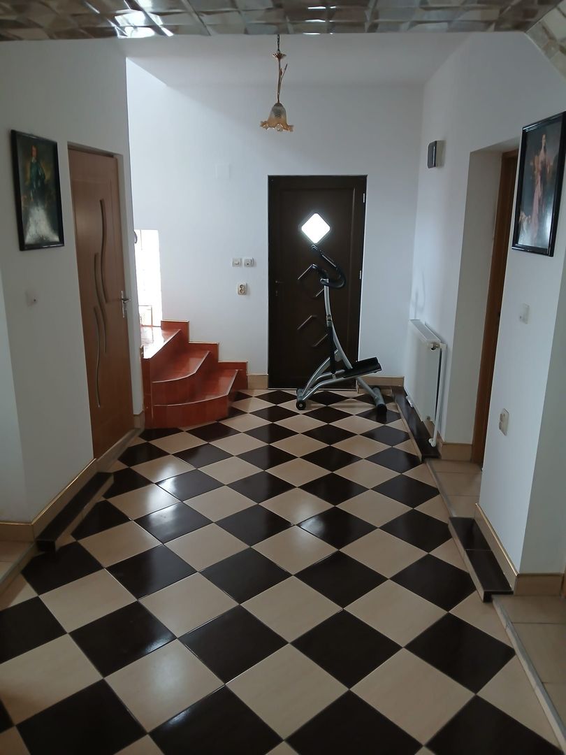 Inchiriez pentru cazare Vila cu 7 camere - Poză 10