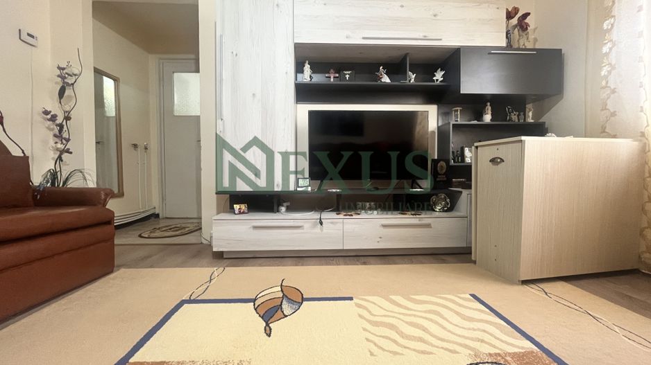 Apartament 3 camere, Buhuși - Poză 1