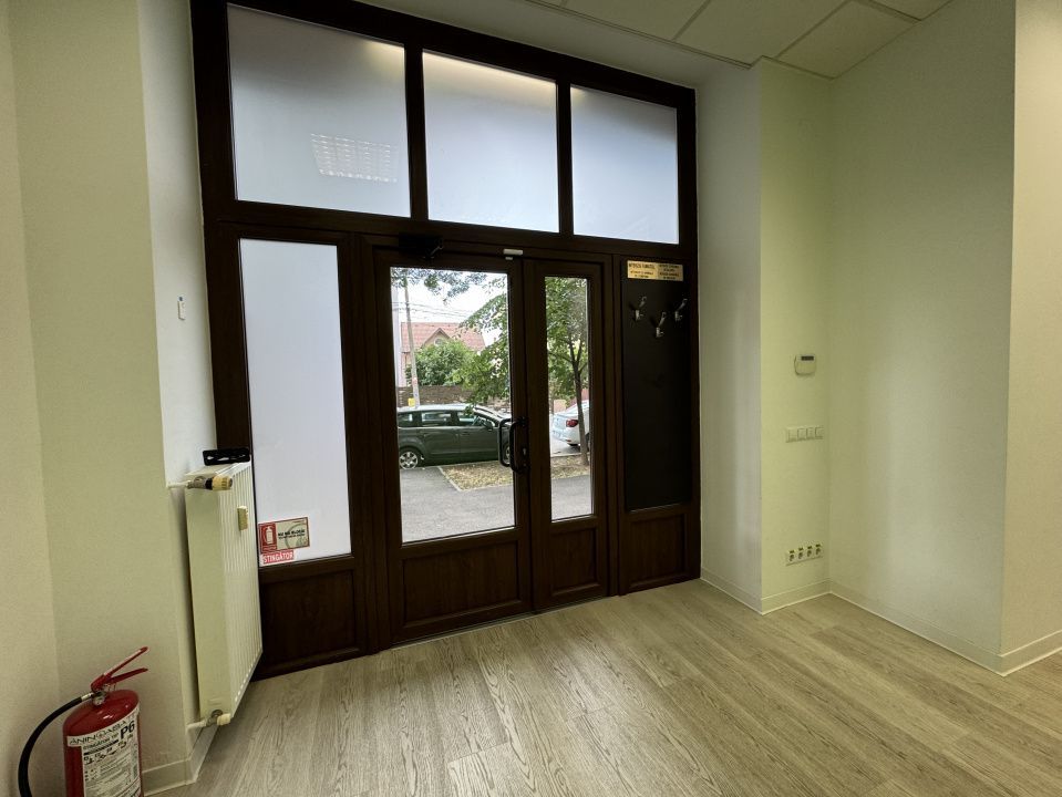 Spatiu servicii, birouri, Zona Modern. Comision 0 - Poză 21