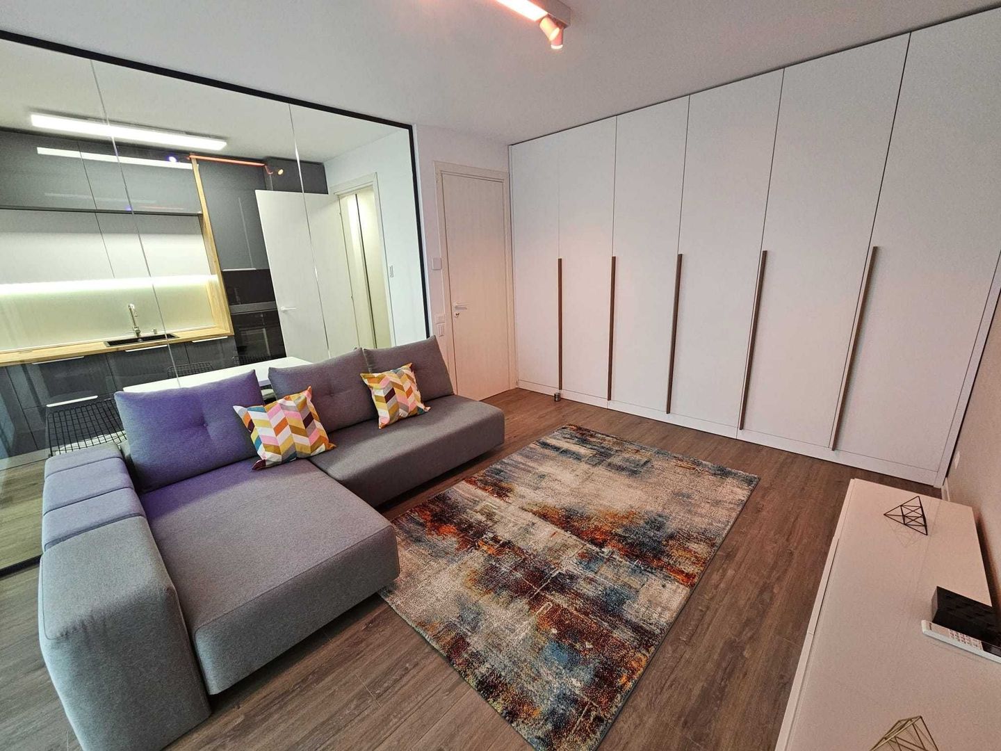 Inchiriere apartament Cloud9 | 2 camere si loc parcare inclus - Poză 2