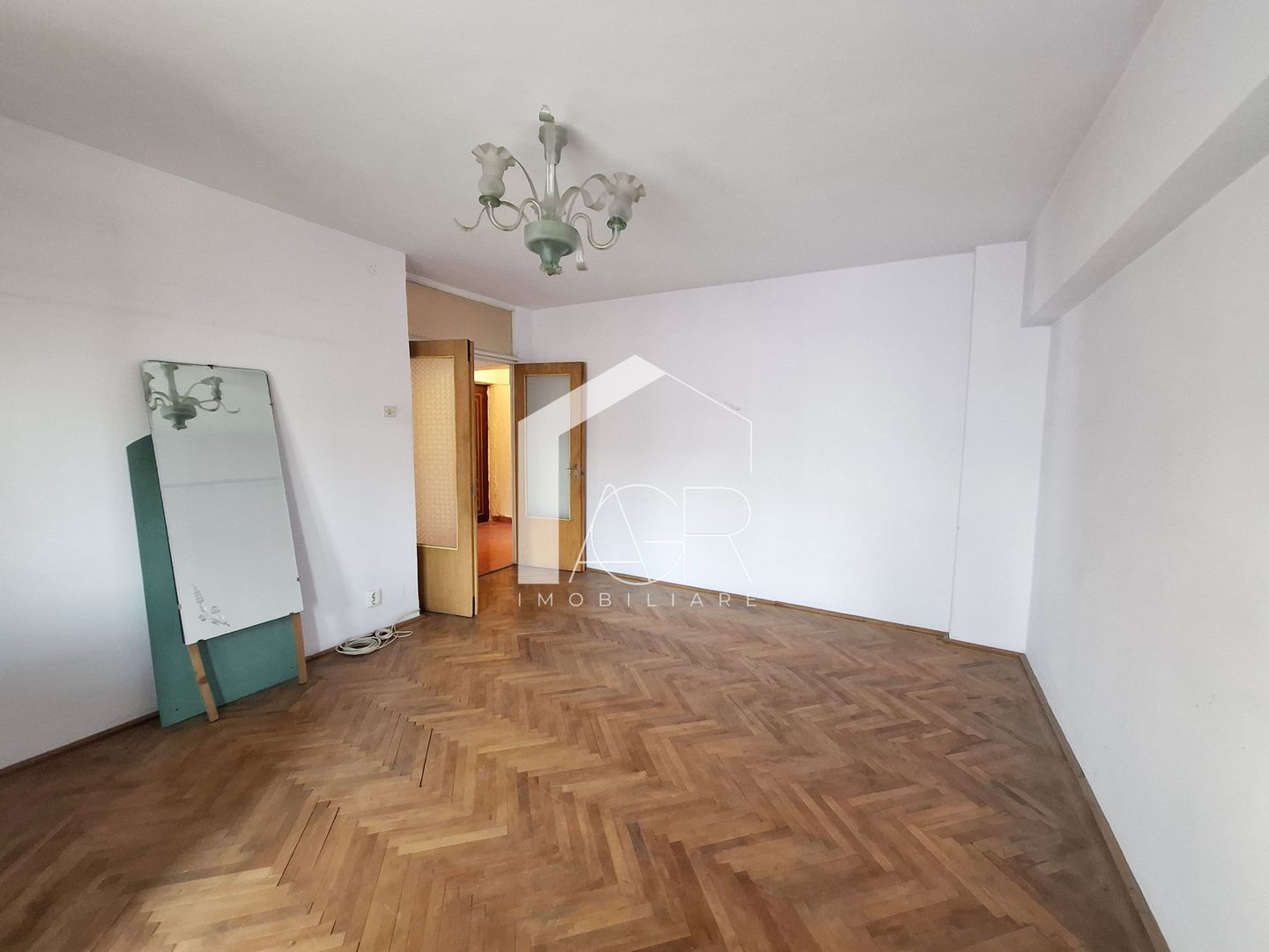 Apartament cu 3 camere, decomandat, Piata Mihai Viteazu - Poză 3
