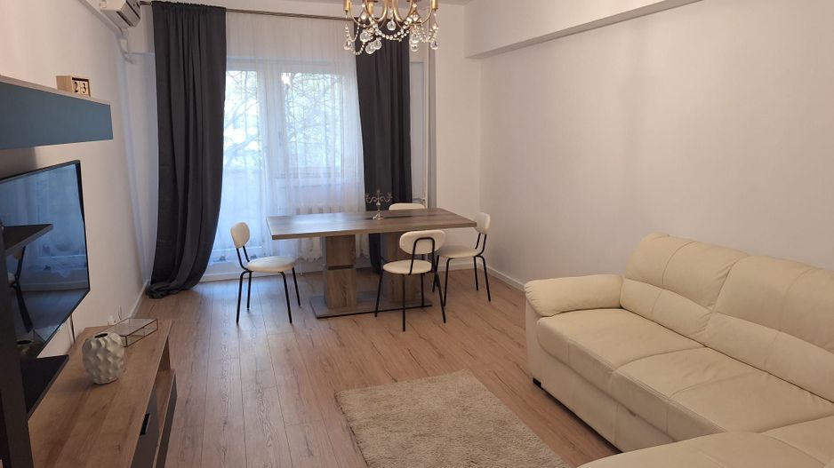 Apartament cu 2 camere , zona piata centrala - Poză 1