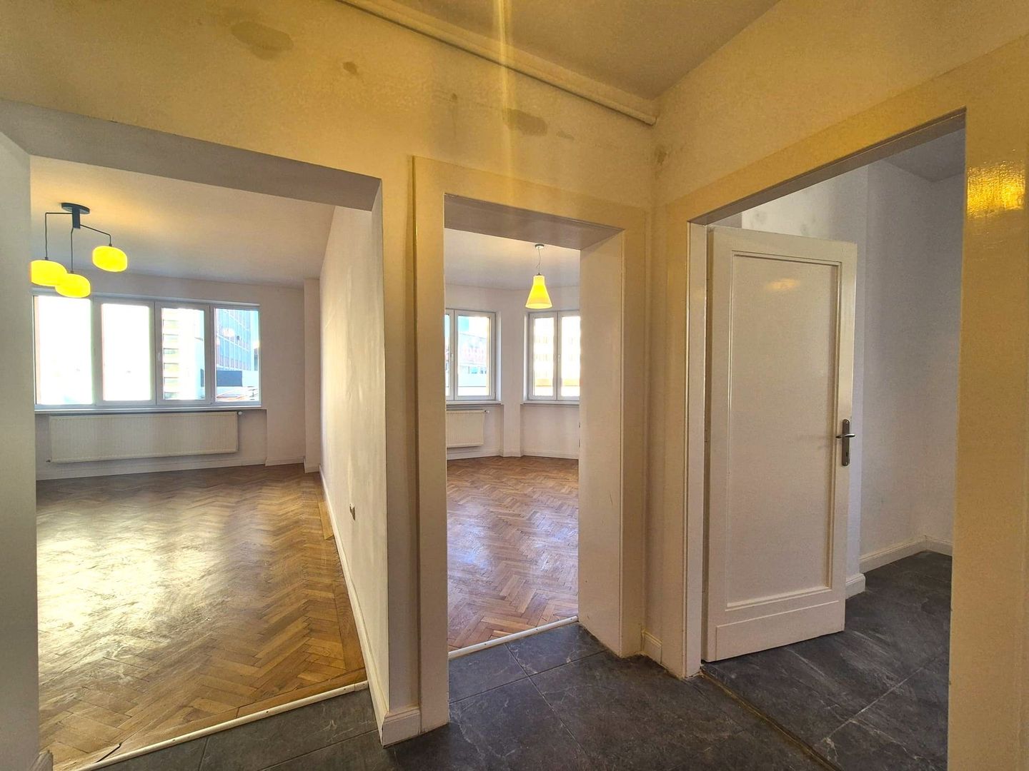 Exclusivitate - Zona Tribunalului , Sf. Constantin, spațiu stradal - Poză 3