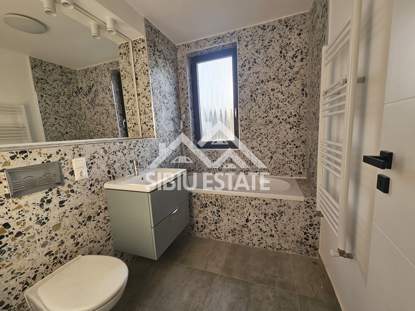 Apartament 3 camere, 2 bai LA CHEIE - Poză 3