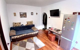 Apartament 2 camere Tecuci etaj 1 – zonă centrală - Poză 1
