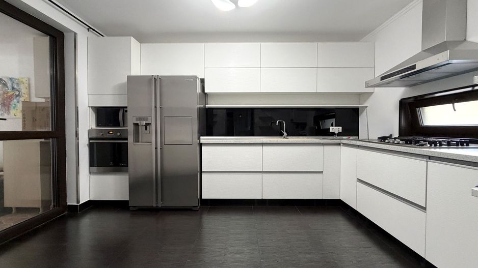 UNIC Apartament 4 camere cu curte proprie de 70 mp și parcare | Aviației - Poză 1