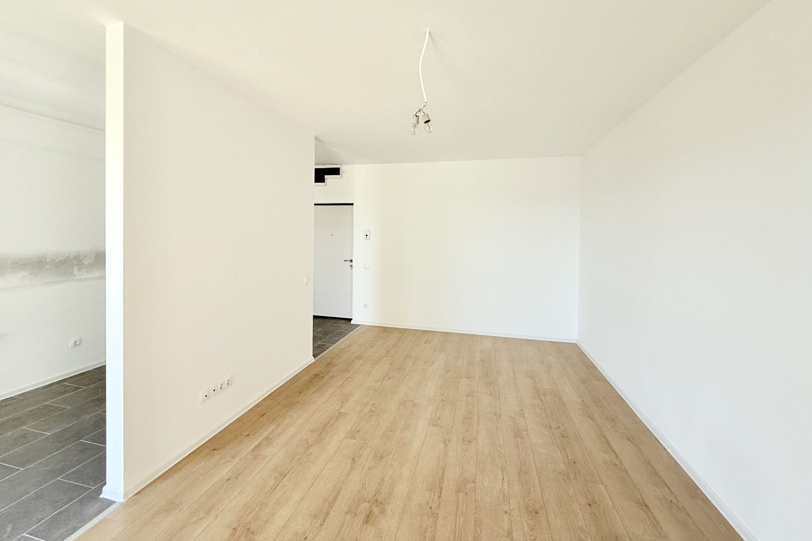 Apartament 3 camere spațios, amenajat, bloc nou, comision 0% - Poză 3