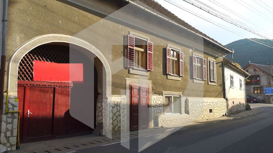 Casa de 150mp / cu spatiu comercial la parter / Sadu - Poză 1