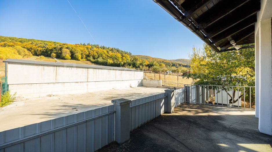 Casă 4 camere, garaj, foișor, grajd, 6000mp teren lângă padure - Poză 36