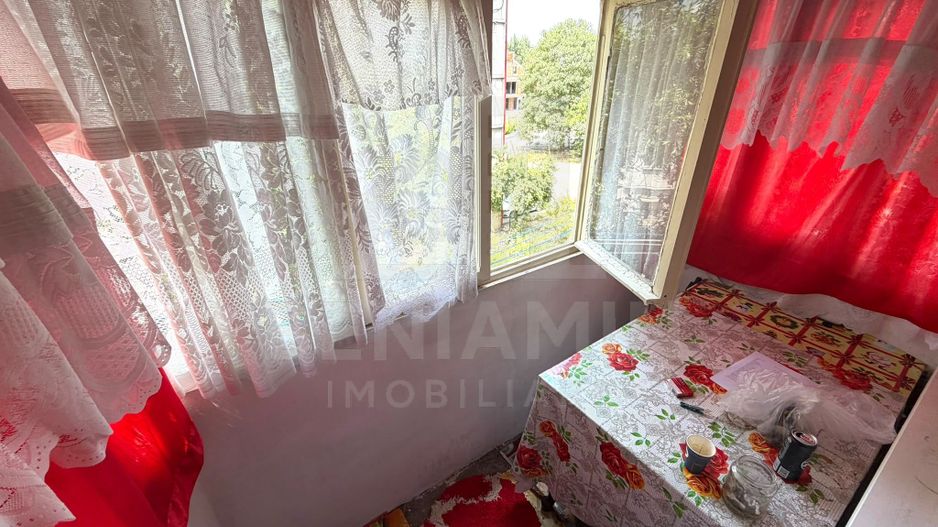 Apartament cu 3 camere - Craiovita Noua - etaj intermediar - Poză 6