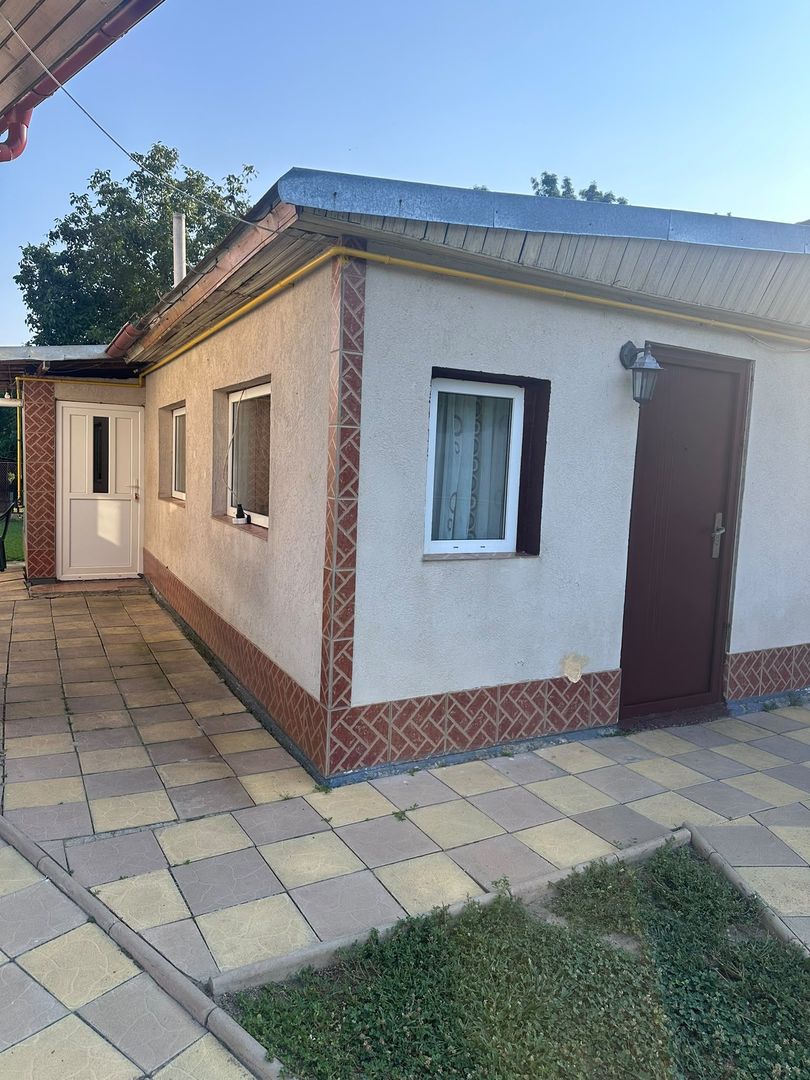 Floresti - Stoenesti, Jud. Giurgiu, vila + garaj + beci, teren 1000 mp - Poză 8