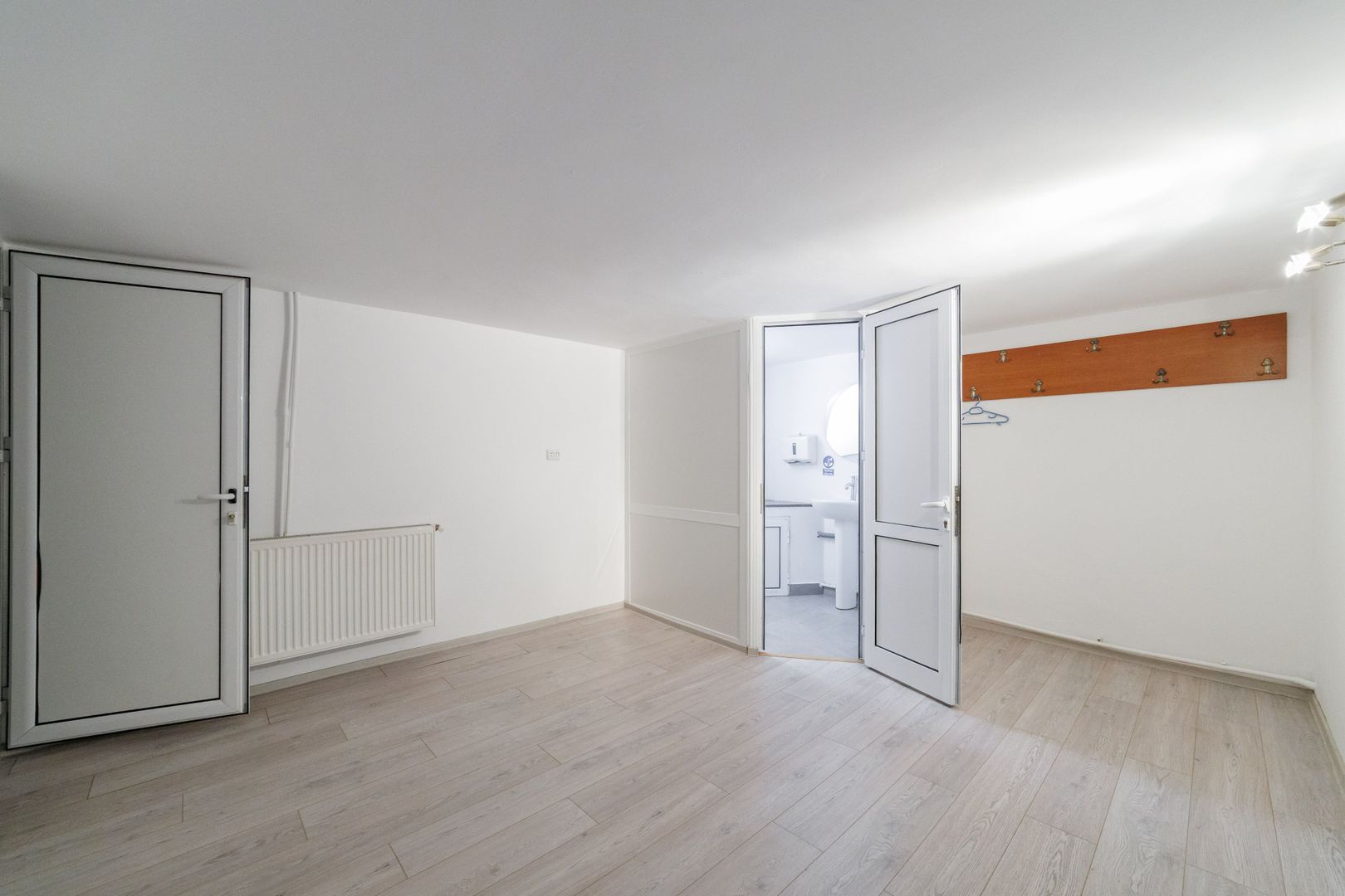 Proprietate multifunctionala | Doua cladiri | 581 mp | Pitesti - Poză 4
