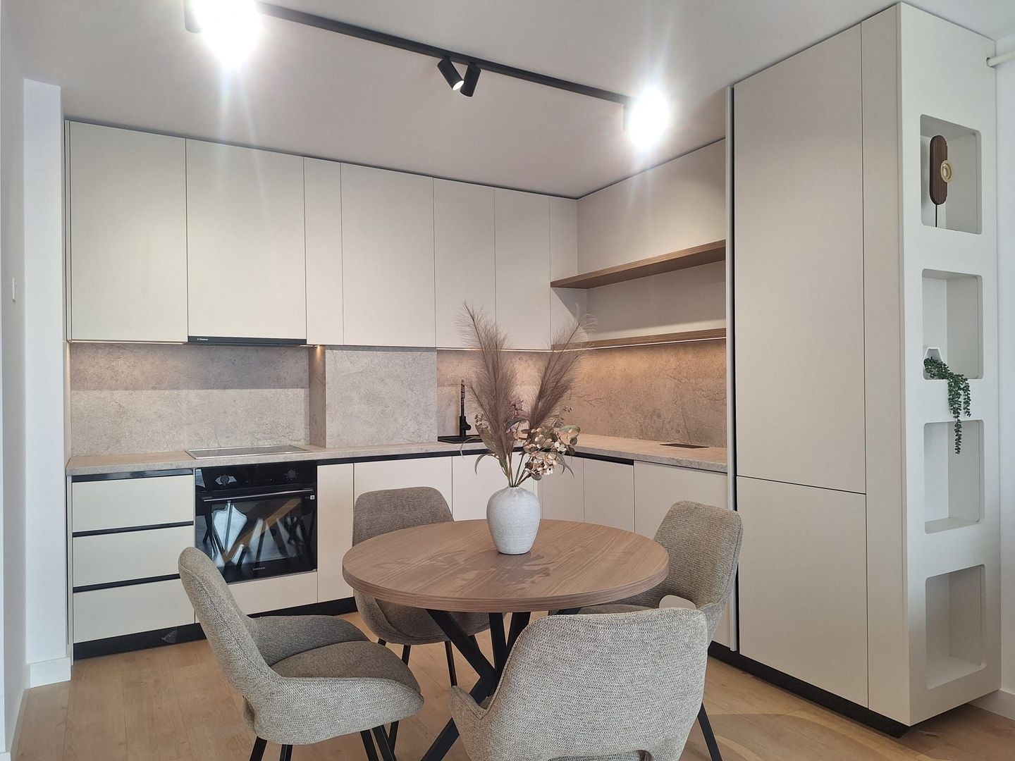 Apartament modern I 2 camere I Ansamblul Eroilor I Floresti - Poză 3