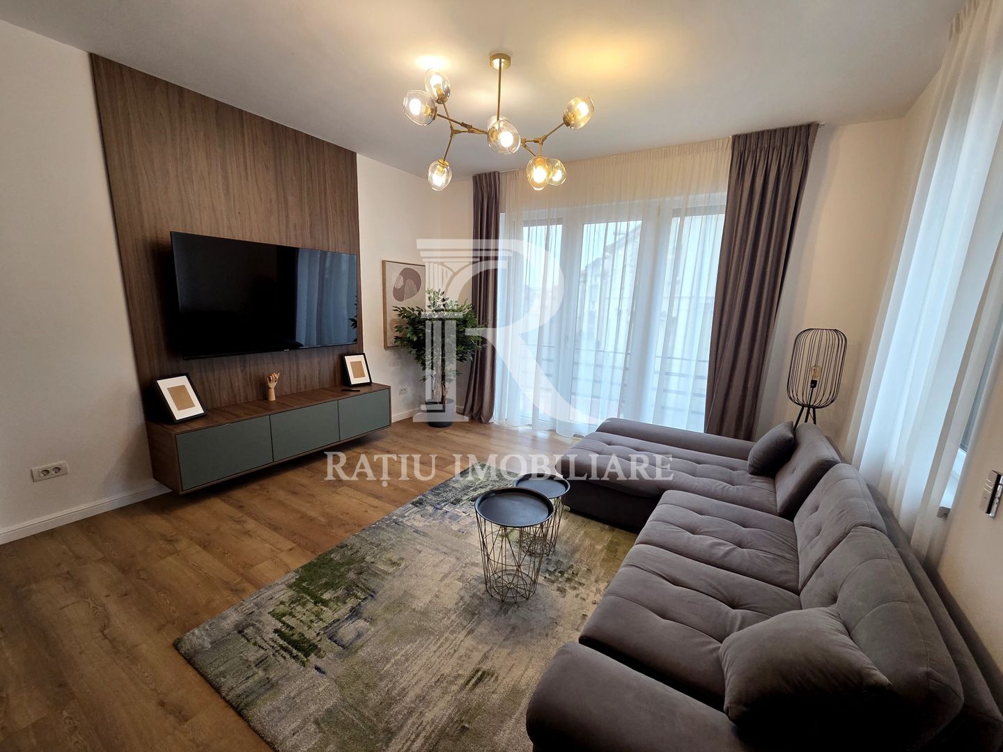 Apartament cu 3 camere | Etaj 1 | Ultracentral |  Oradea - Poză 1