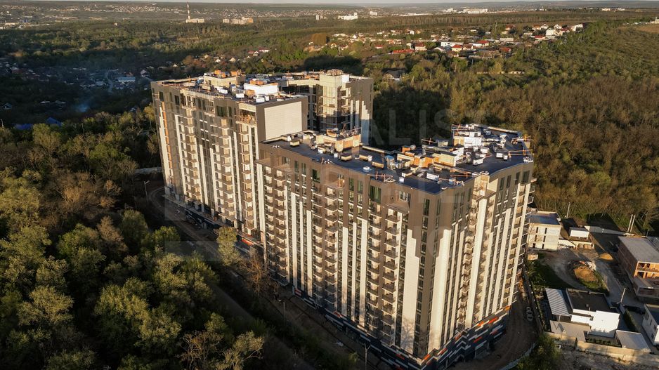 Vânzare, apartament, 3 camere și living , strada Grenoble, Botanica - Poză 1