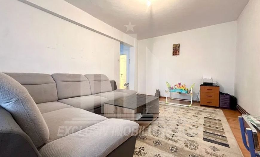 Apartament cu 3 camere decomandate, Cetate - Poză 2