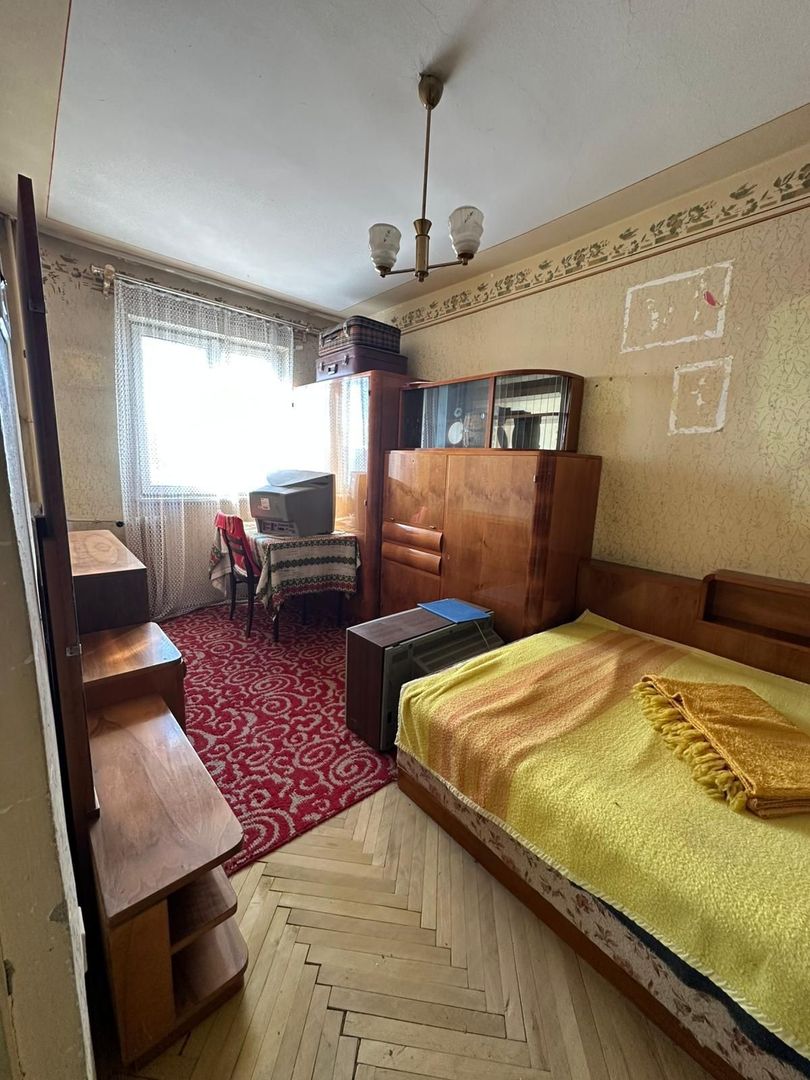 Vând apartament 4 camere pe Bulevardul Transilvaniei - Poză 2