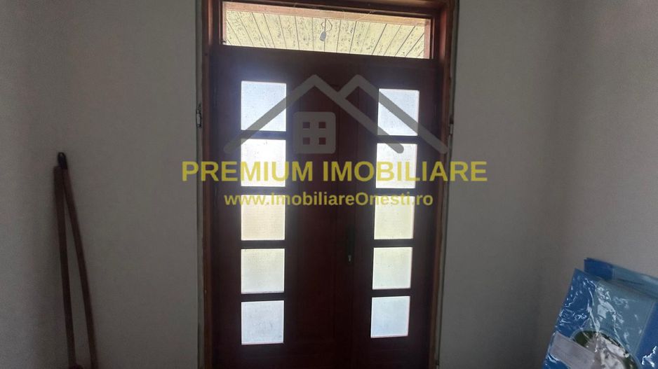 Casă de vânzare în centrul Oituzului, DN11 - Poză 7