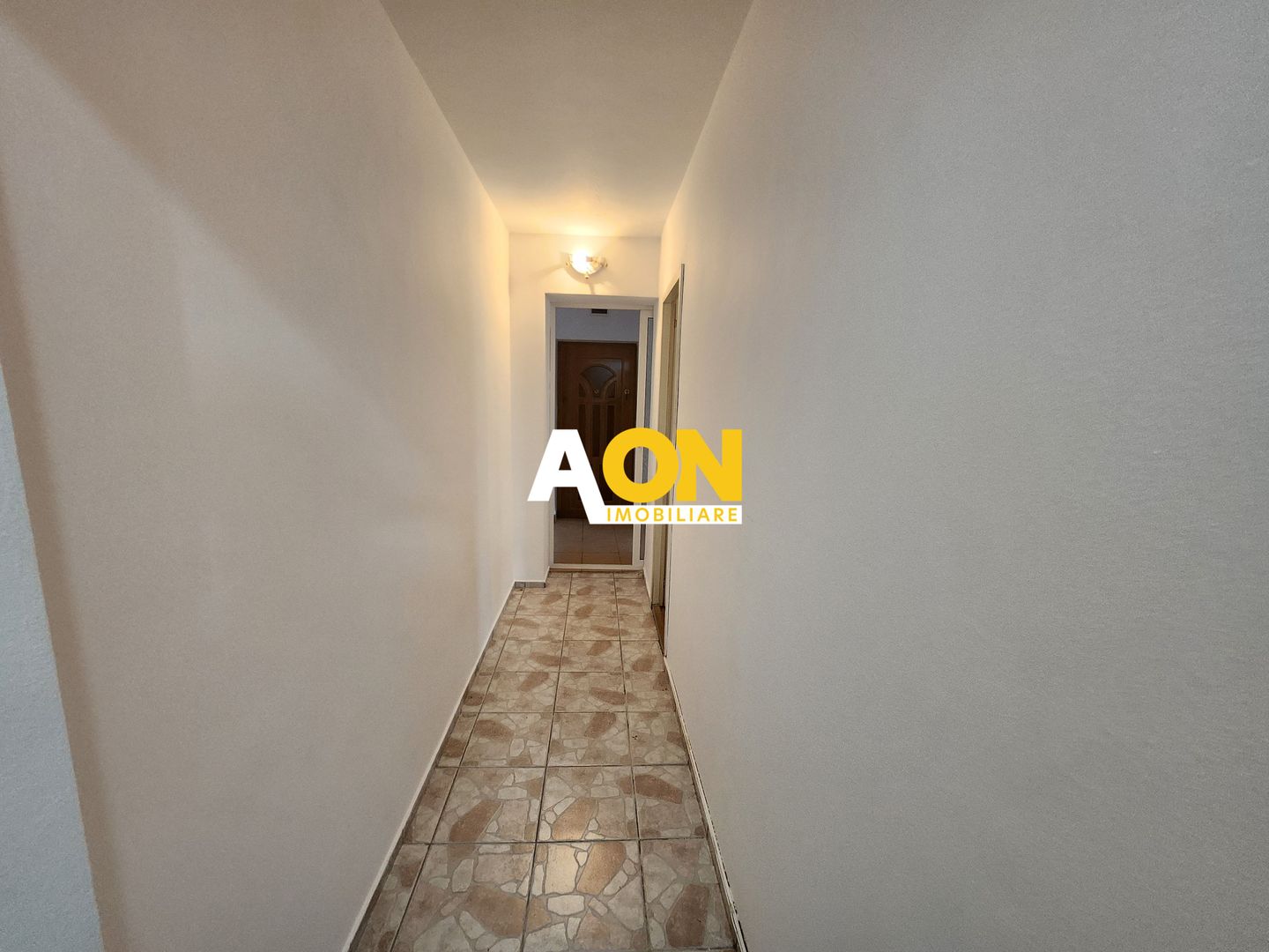 De vanzare apartament 3 camere zona Cetate - Poză 5