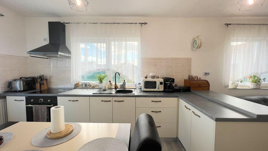 Vila de vanzare Onesti - Cartier Andrasesti - Poză 1