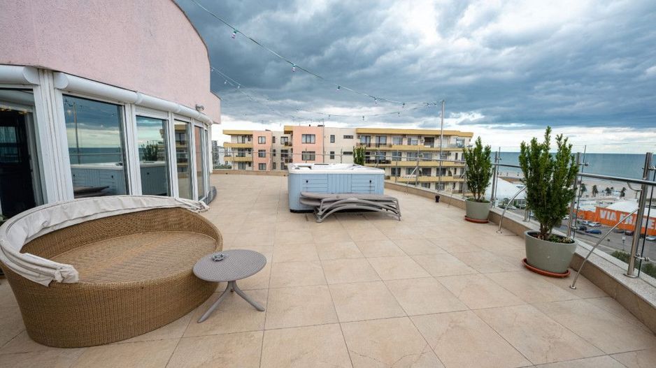 Statiunea Mamaia -UNICAT- Penthouse 220 mp cu vedere frontala la mare si jacuzzi - Poză 30
