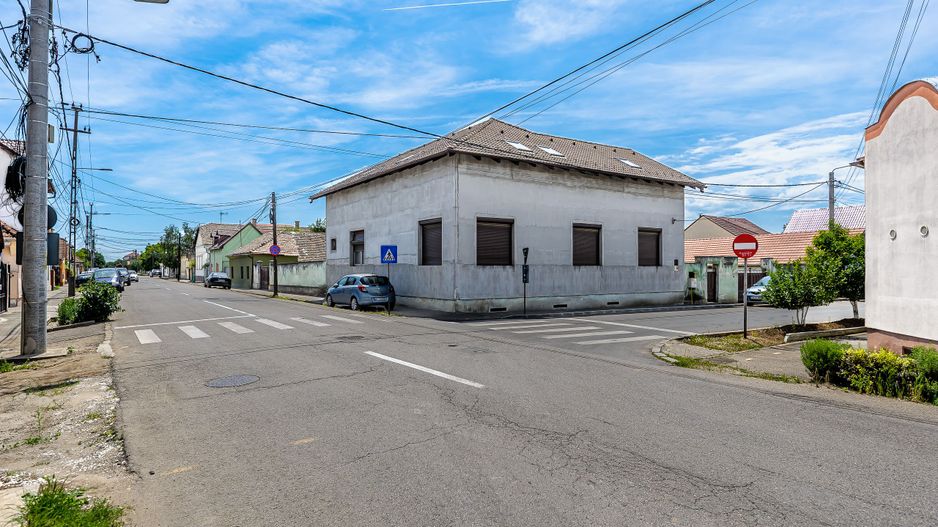 Imobil cu vizibilitate maximă și teren generos în Aradul NOU. - Poză 1