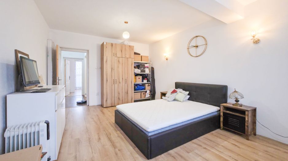 Casă spațioasă de vânzare – Strada Republicii nr. 105, Dragomirești - Poză 11