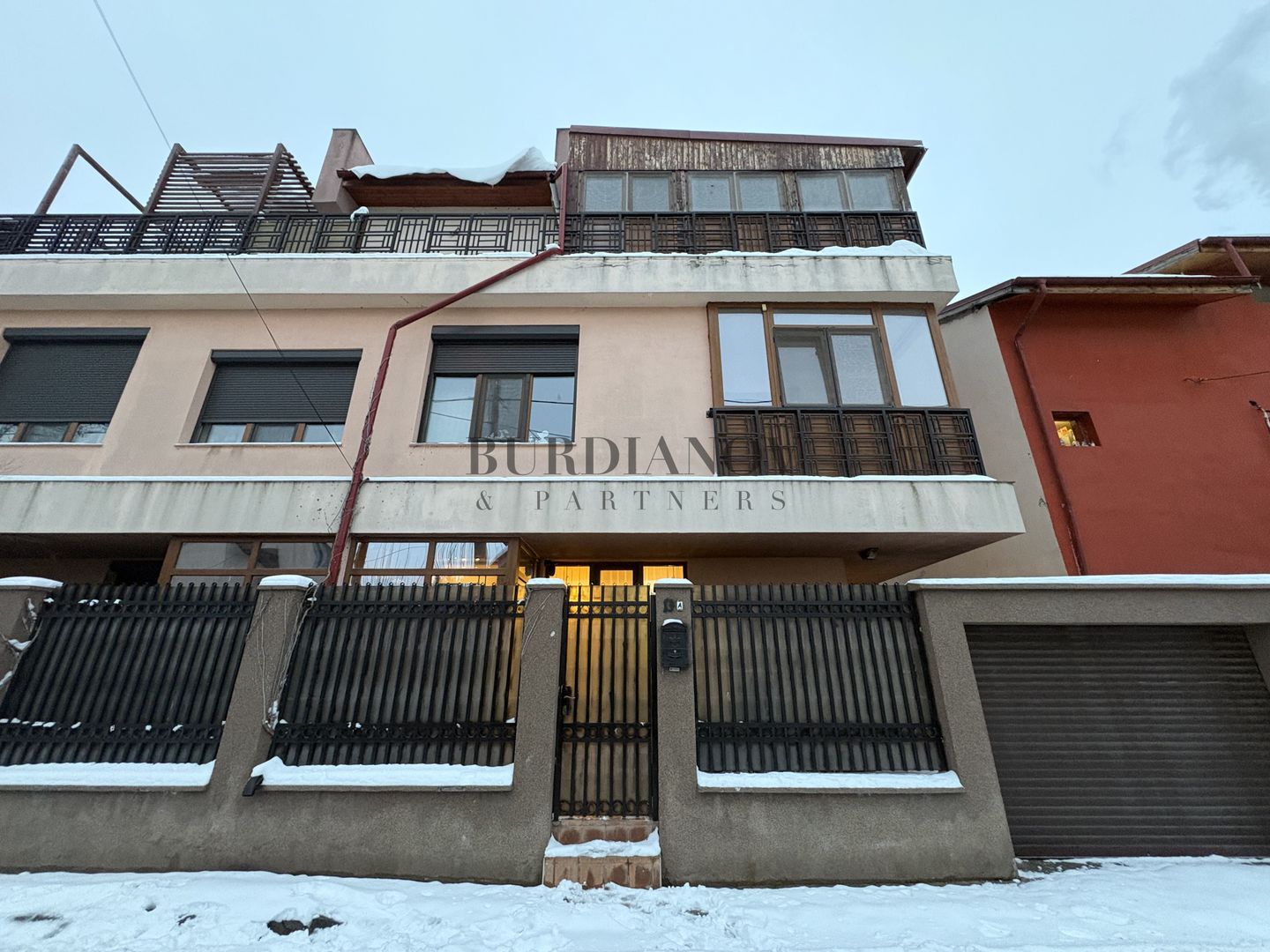 Casă cu 4  camere de închiriat - Vitan - Poză 3