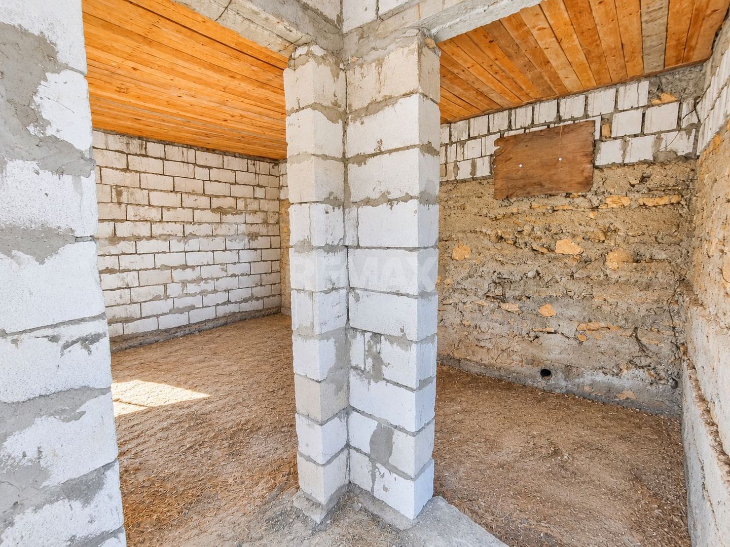 CASĂ GENEROASĂ CU 3 CAMERE – 90 m² | 17 ARI| ANENII NOI - Poză 13