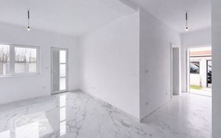 Duplex modern în Moșnița Nouă, 101 mp utili, 218 mp teren, fără pereți comuni - Poză 2