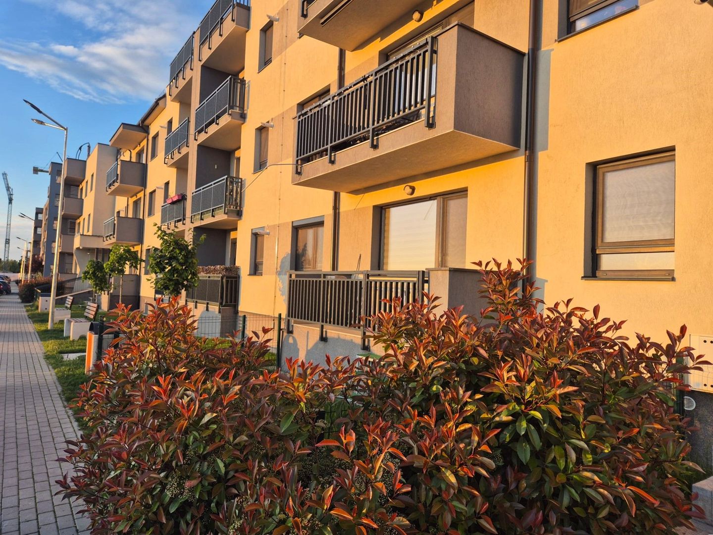 Exclusivitate - Apartament în bloc nou, mobilat si utilat,  gradină, loc parcare - Poză 1