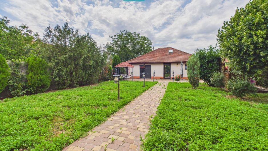 Casă individuală cu iaz, saună, gradină | Săcălaz - Poză 2