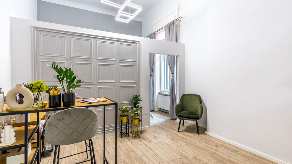 Ultracentral! Apartament renovat complet, in cladire istorica - Poză 1