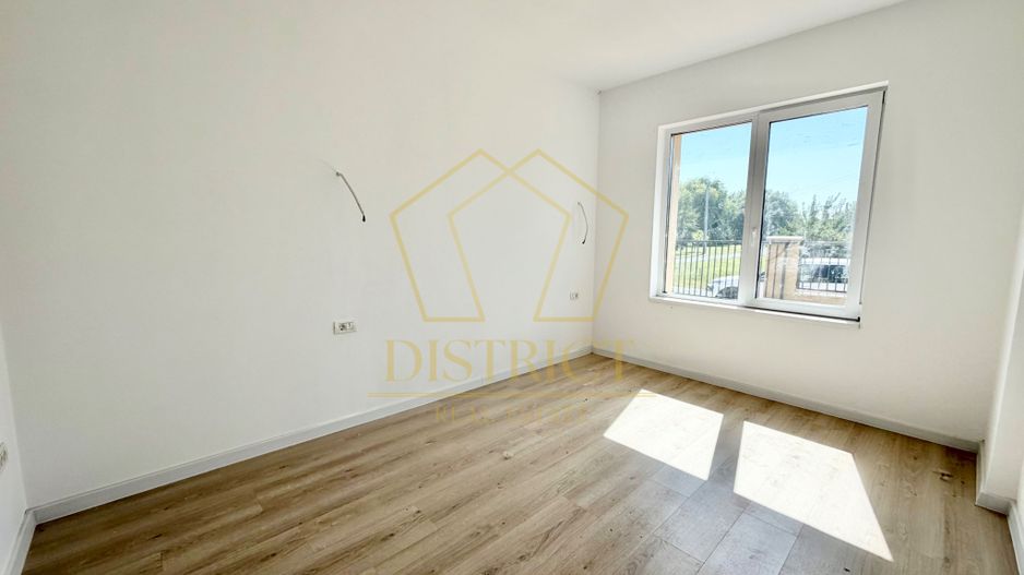 Duplex cu 5 camere si 2 bai, 470 mp teren si 115 mp utili in Ghiroda. - Poză 8