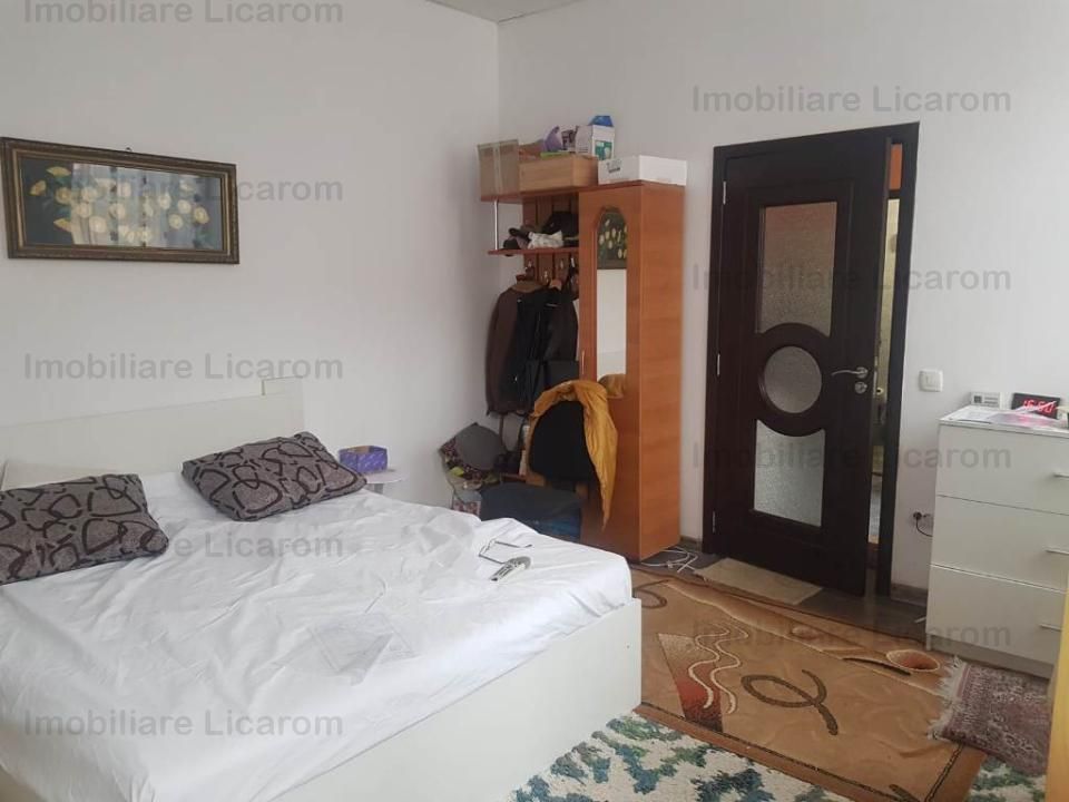 Corp de casa Blumana, zona str Lunga,curte,pod,beci. - Poză 1