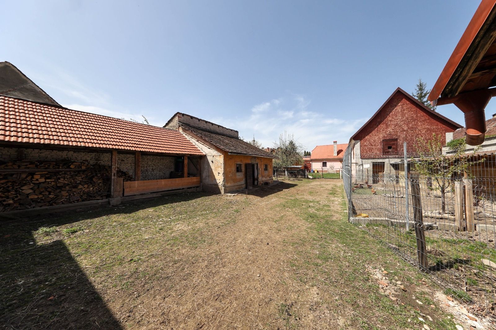 Casă Săsească Autentică cu Șură Impresionantă în Cristian – Teren 2729mp - Poză 8