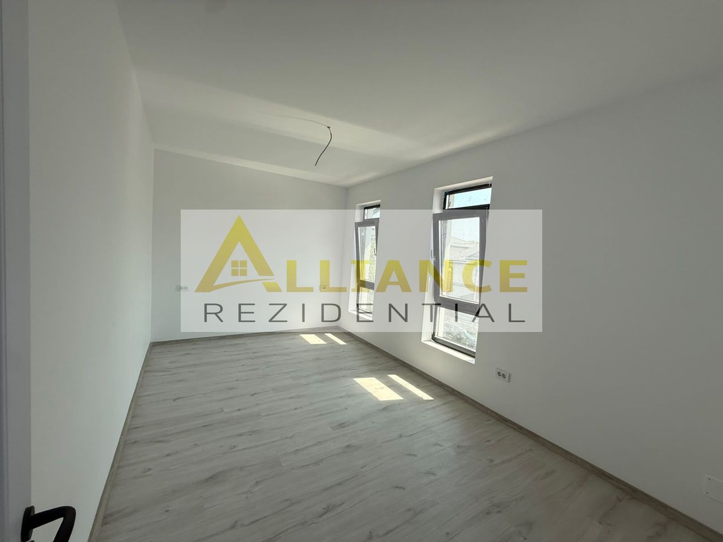 Vila individuala P+1E || 5 camere 2 bai || 275mp teren - Poză 6