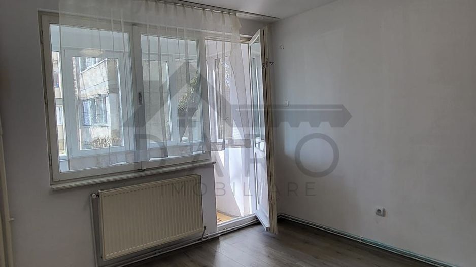Apartament 3 camere de vânzare - Poză 2