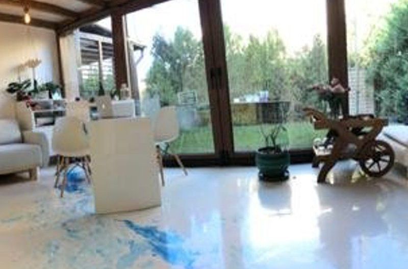 Vila mobilata si utilata, curte, terasa inchisa, parcare - Poză 2