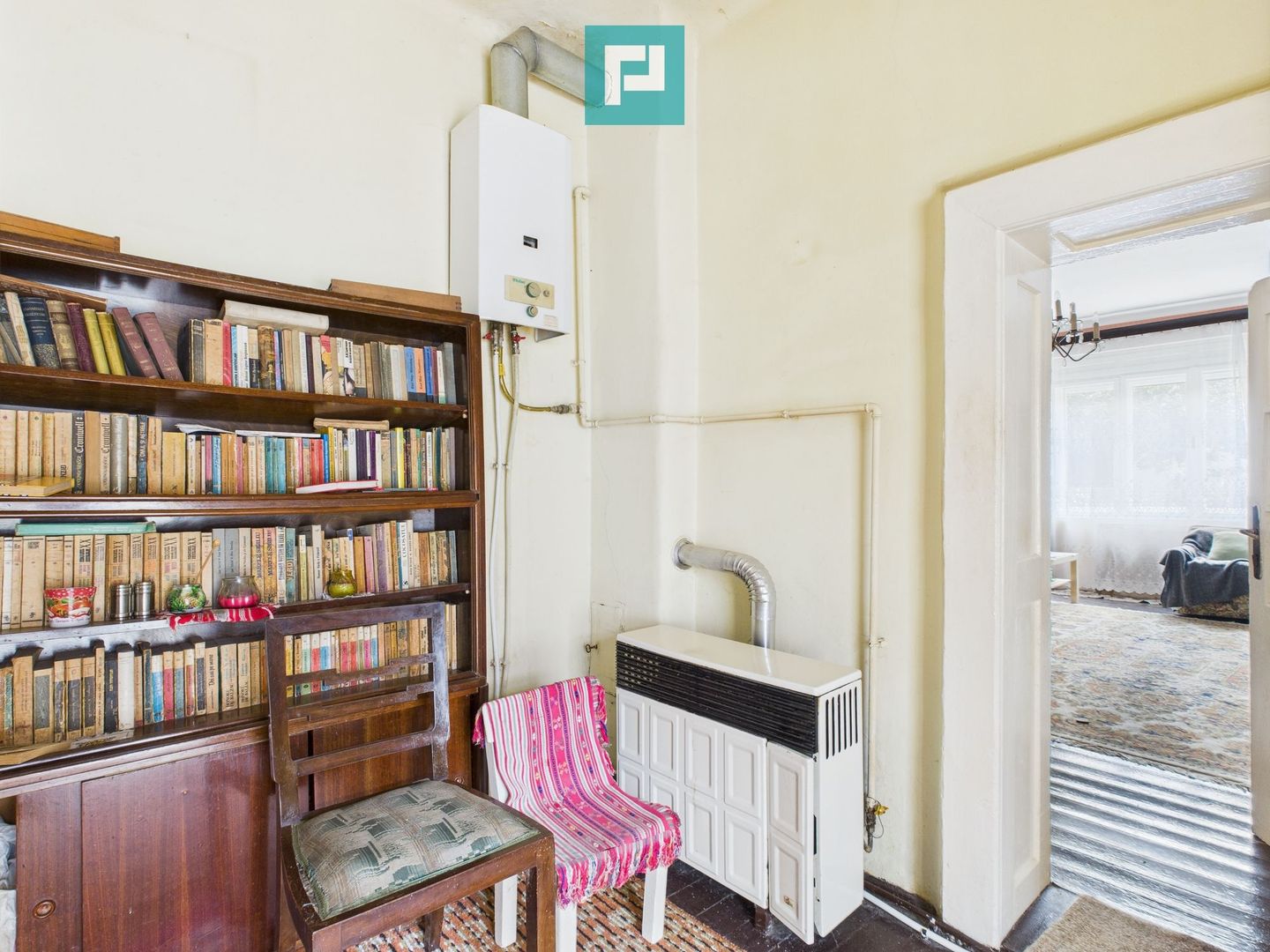 Apartament la casă cu 4 camere în Pârneava - Poză 10