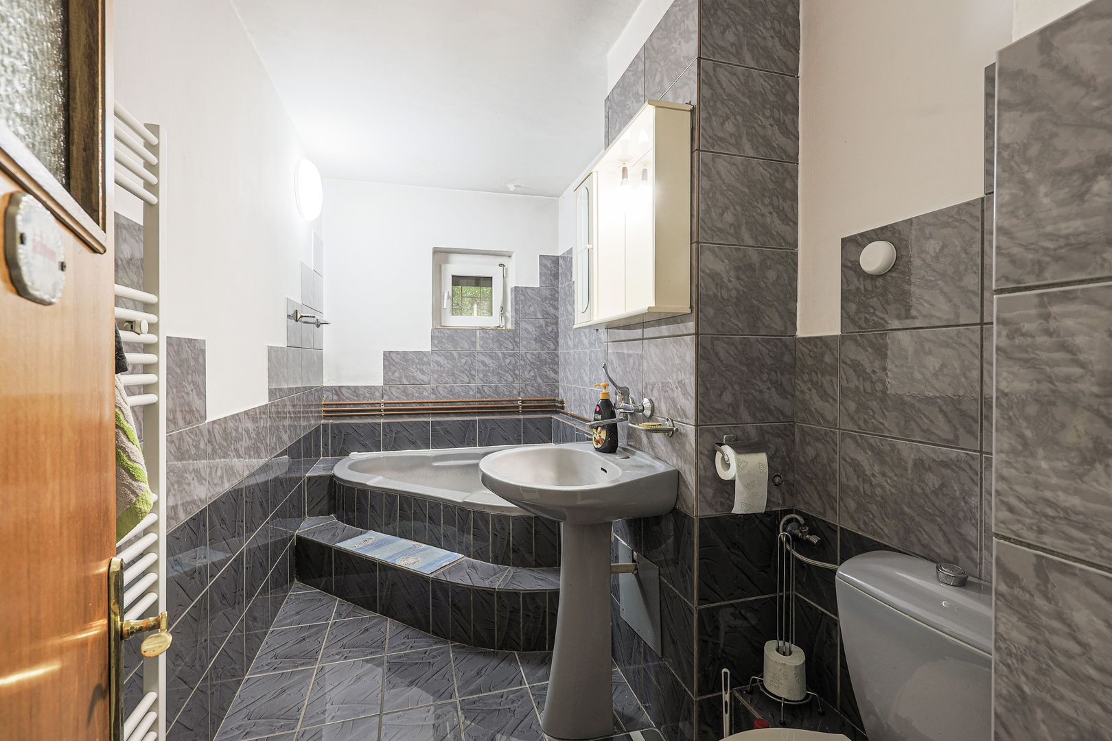 Apartament foarte spațios cu 5 camere la parter in Micalaca Comision 0 - Poză 8