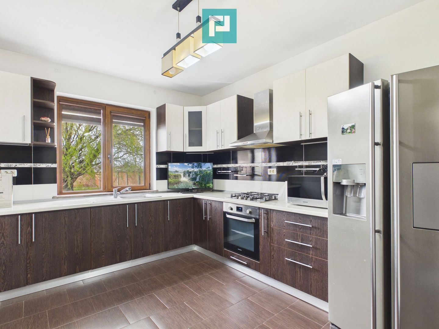 Casă spațioasă în Sântana - Poză 20