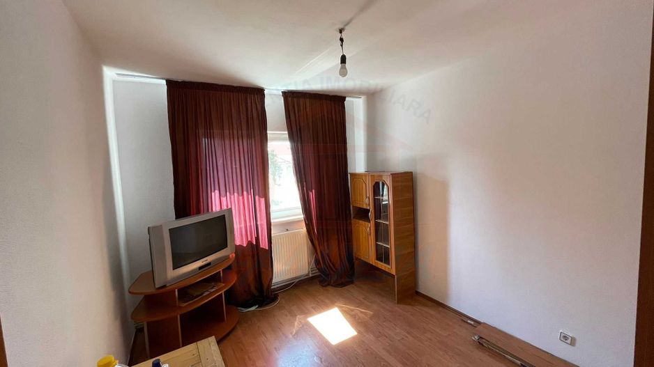 Inchiriere apartament 3 camere, Micro 20, 65 mp, 384 EURO/Luna - Poză 3