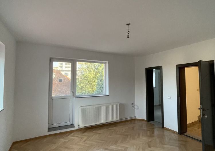 Casă de închiriat - Poză 2